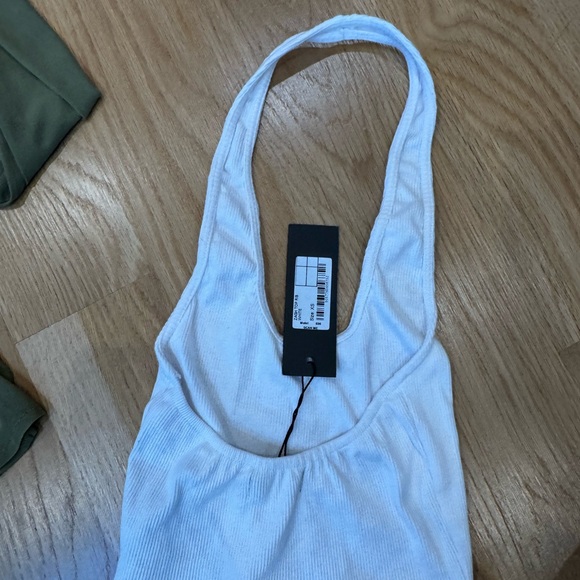 BNWT Motel Rocks Kelly Shirt Olive And Motel Rocks White Halter - Picture 2 of 11